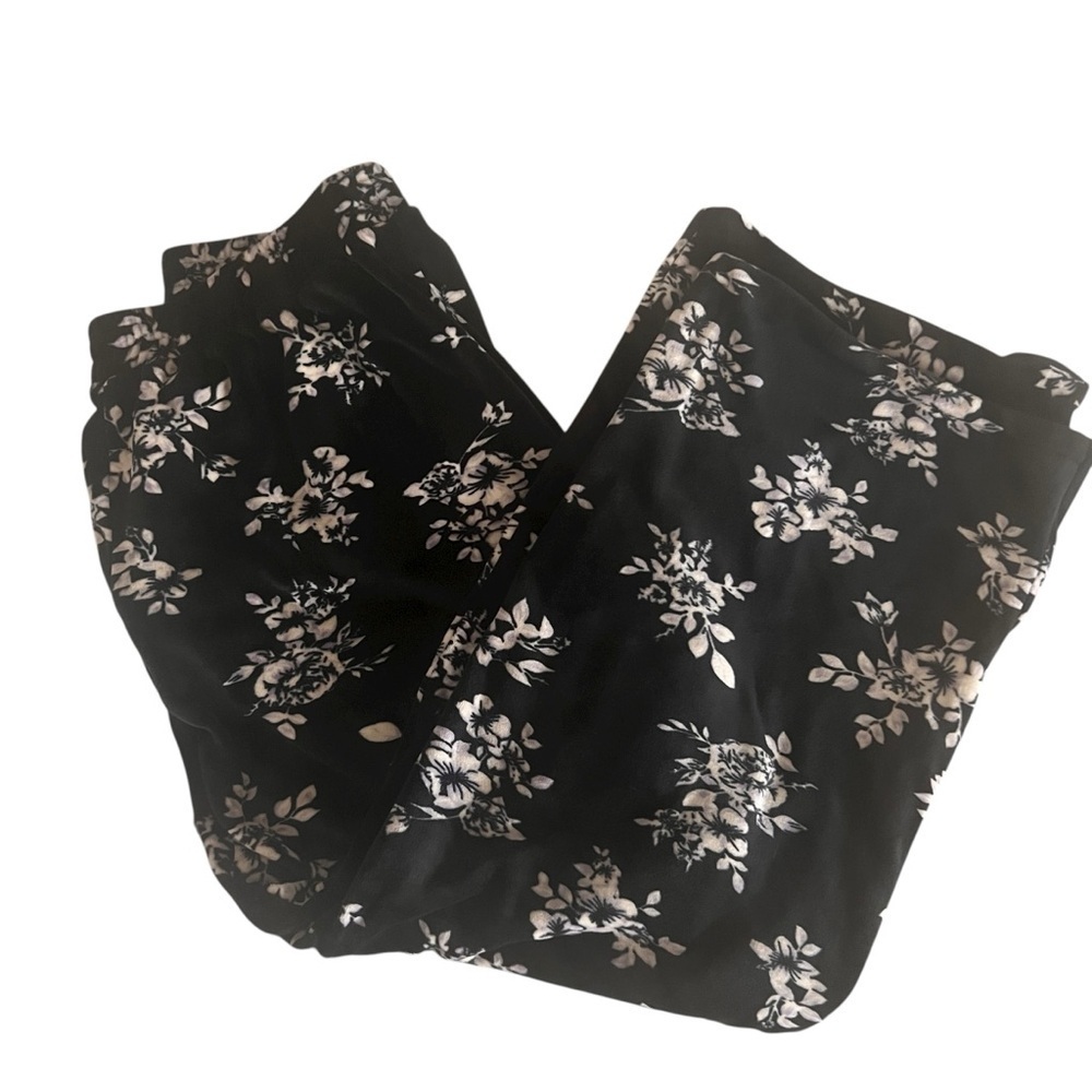 Karen Neuburger LIVE LOVE LOUNGE Floral Black and White lounging pants SZ M